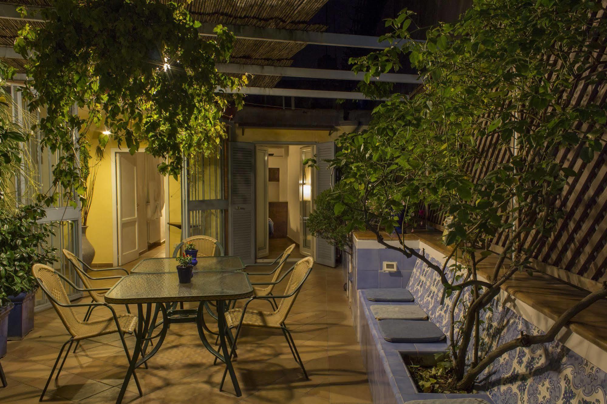 Dimora Dei Giganti Bed & Breakfast Napoli Eksteriør bilde