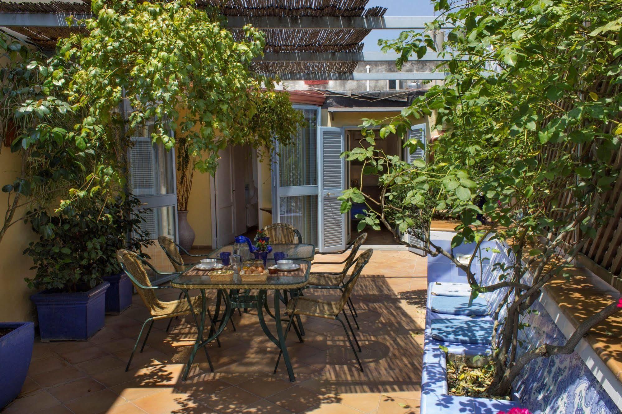 Dimora Dei Giganti Bed & Breakfast Napoli Eksteriør bilde